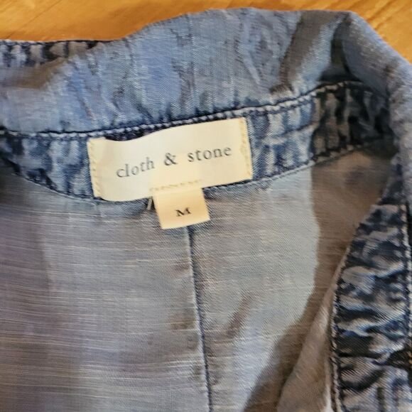 Cloth & Stone Top Shirt Womens Medium Blue Chambray Denim Southwest Aztec Casual - Picture 4 of 14